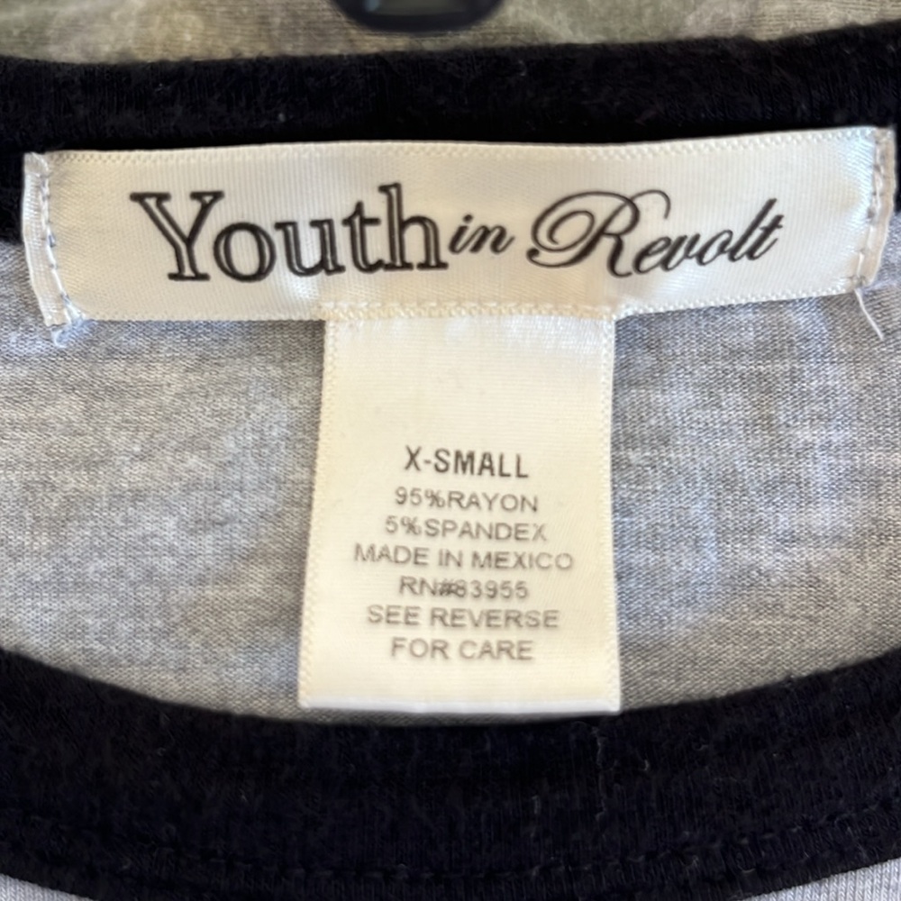 Gray Ringer Tee with Cat Patch - Picture 2 of 3